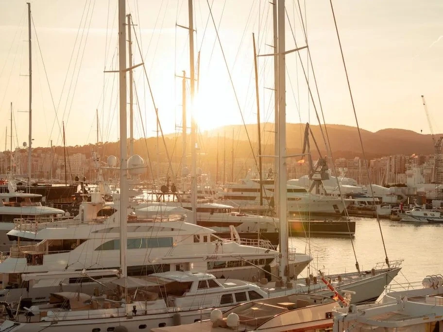 cena al atardecer en Palma con vistas al puerto
