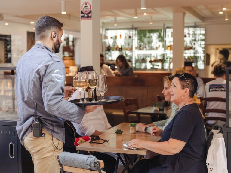 Top actividades para hacer en Mallorca en verano - wine & dine tour