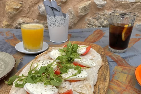 Best brunch spots in Mallorca - flat bread with tomato and mozzarella