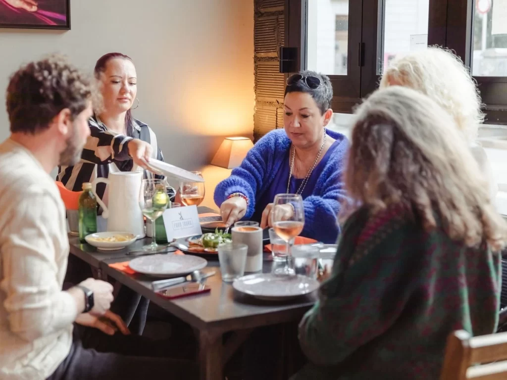 solo travel Mallorca - Social Dinner Club by Food Tours Mallorca