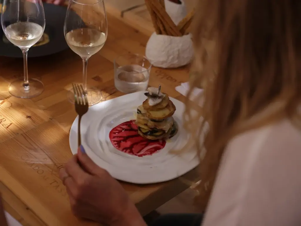 Gourmet dishes paired with wine at Pomelia restaurant in Palma