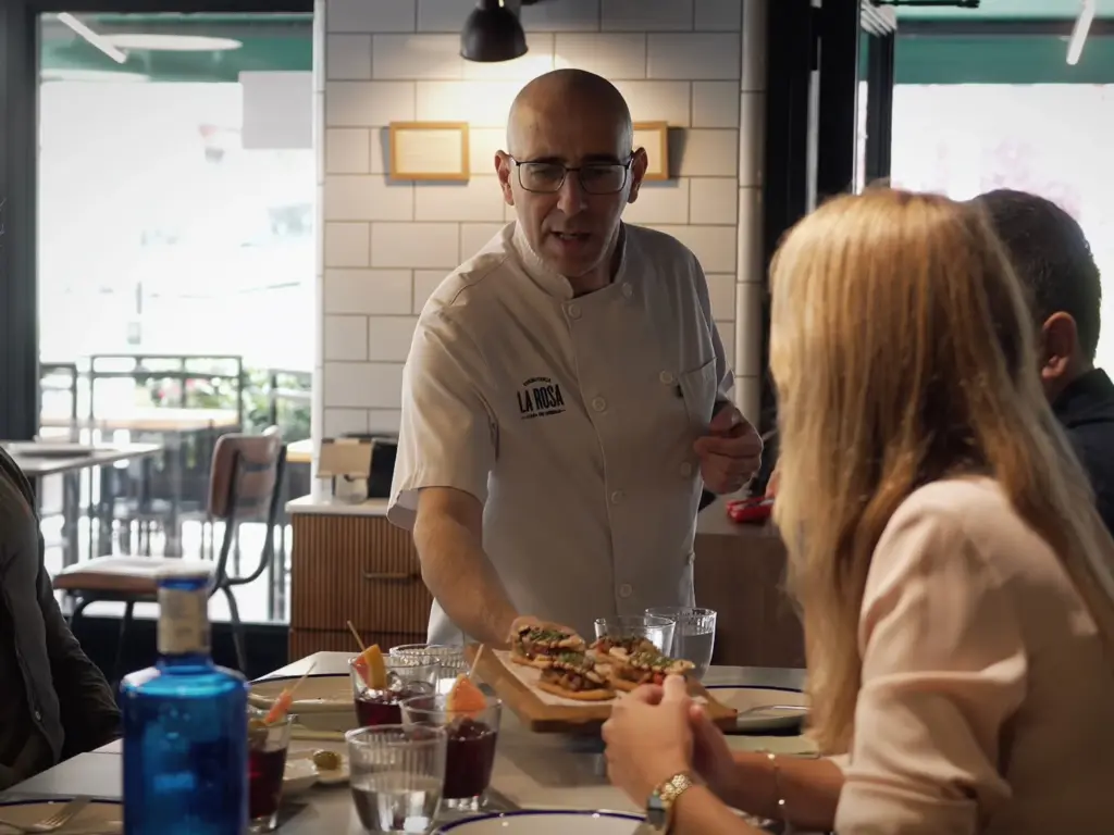 El mejor servicio y comida en La Rosa Catalina durante tu tour gastronómico por Mallorca