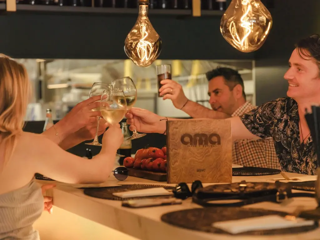Self-guided wine and food tour in Palma old Town without strangers