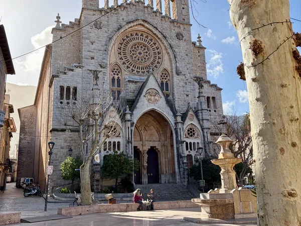 The famous Sant Bartomeu church in Sóller as a highlight during your food tour in Sóller