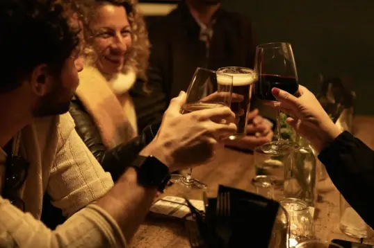 People enjoying drinks together during a Social Dinner Club walking dinner in Palma de Mallorca